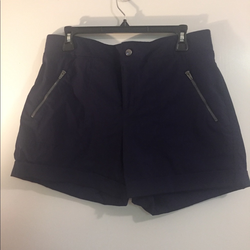 NWOT Te Verde navy blue shorts - size Large